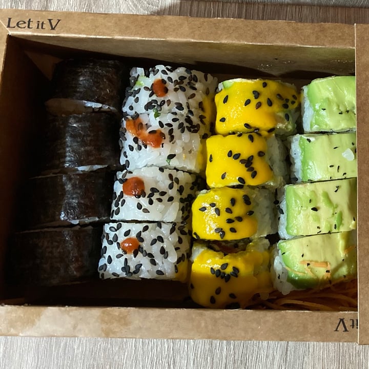 photo of Let it V - Vegan Sushi 12 piezas de sushi a elección shared by @sailorlegumbre on  12 Jun 2021 - review