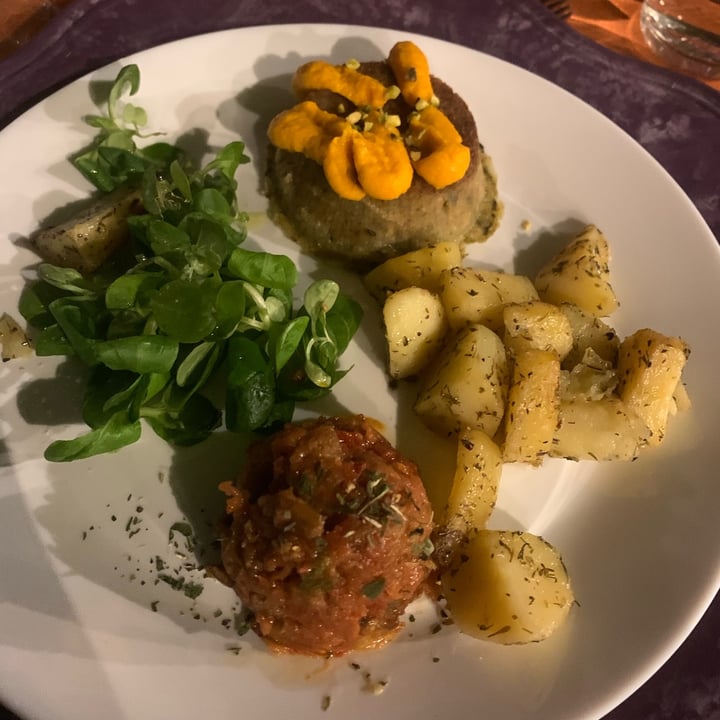 photo of B&B Locanda Degli Aromi tortino di zucchine con maionese alle carote shared by @martachatnoir92 on  03 Aug 2022 - review