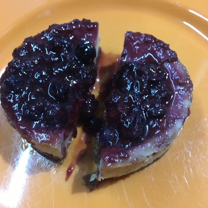 photo of Mudrá Cheese cake de frutos rojos shared by @lauchis on  25 May 2021 - review