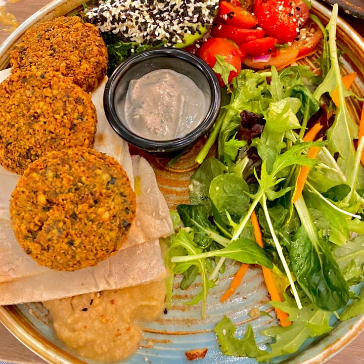 photo of Genius Central Singapore Falafel Bowl shared by @harpreetk on  07 Dec 2021 - review