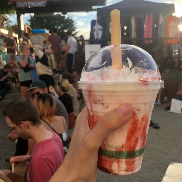 review photo of Veg Out Plant Based Burgers & Shakes Strawberry Milkshake shared by @ndeangelis on 13 Aug 2022 - review