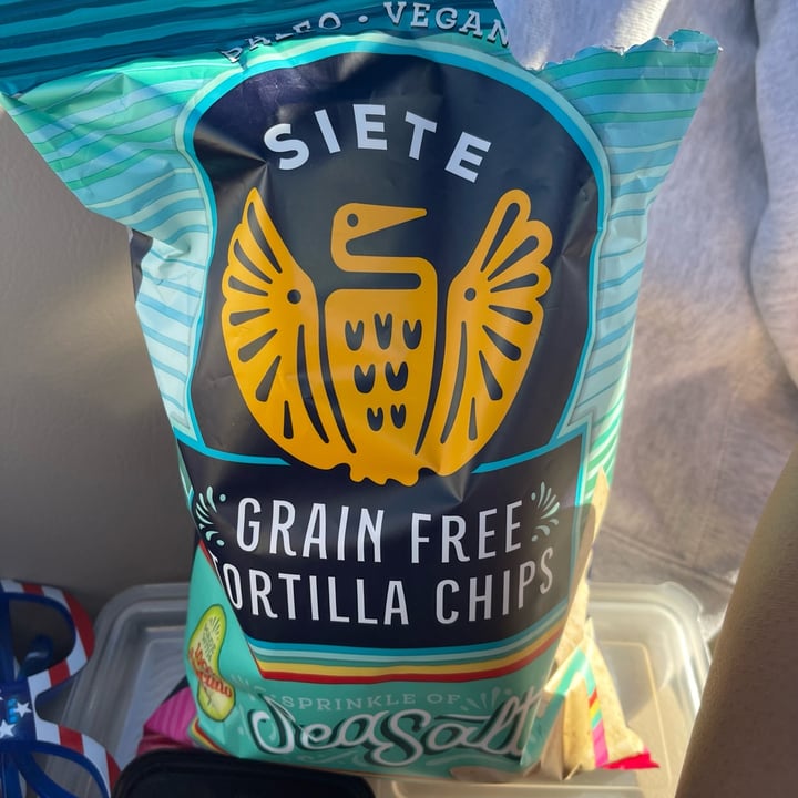 photo of Siete Family Foods Grain Free Tortilla Chips Sprinkle of Sea Salt shared by @kshade27 on  05 Jul 2022 - review