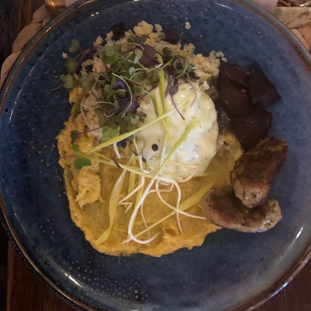 Foto del piatto “Kefta de “pollo” con crema de maíz”
