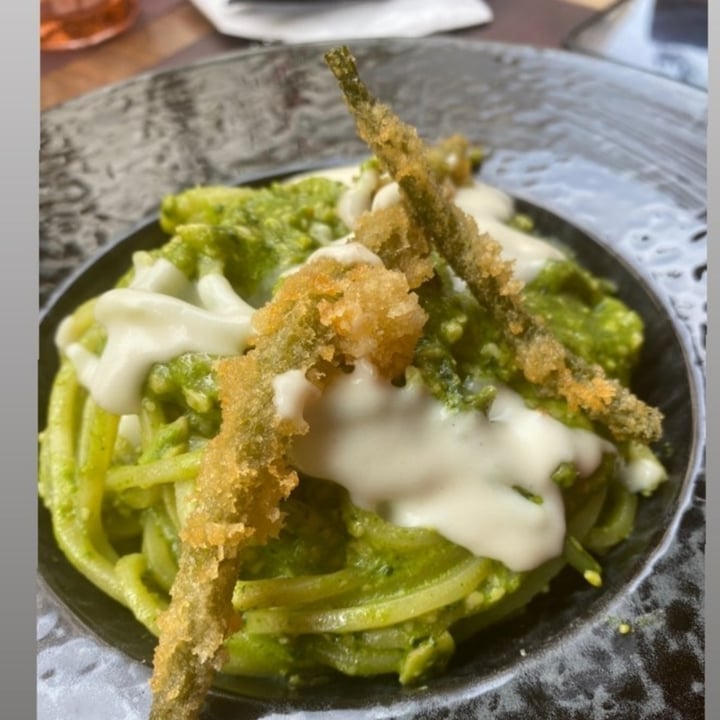 photo of Rifugio Romano Tonnarello con pesto basilico e anacardi con fagiolini croccanti e fonduta di patate e anacardi shared by @gem18 on  24 Jun 2022 - review