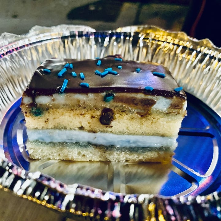 photo of Detroit Street Filling Station Cookie Monster Cake shared by @allhess on  10 Oct 2021 - review
