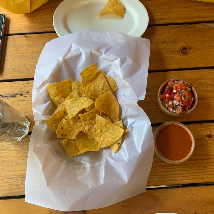 photo of Chinita Real Mexican Food Tortilla Chips & Salsa shared by @pv on  28 Jan 2022 - review