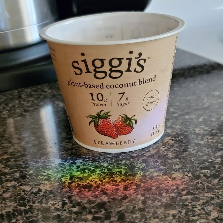 photo of siggi’s Strawberry plant-based coconut blend shared by @lucyfoxx on  12 Sep 2021 - review