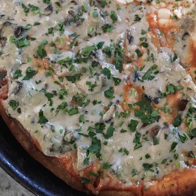 Photo of the dish “Pizza De Hongos, Queso Y Perejil”