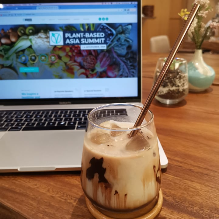 photo of Bearded Bella Iced Soy Chocolate shared by @plantbasedasiasummit on  08 Oct 2021 - review