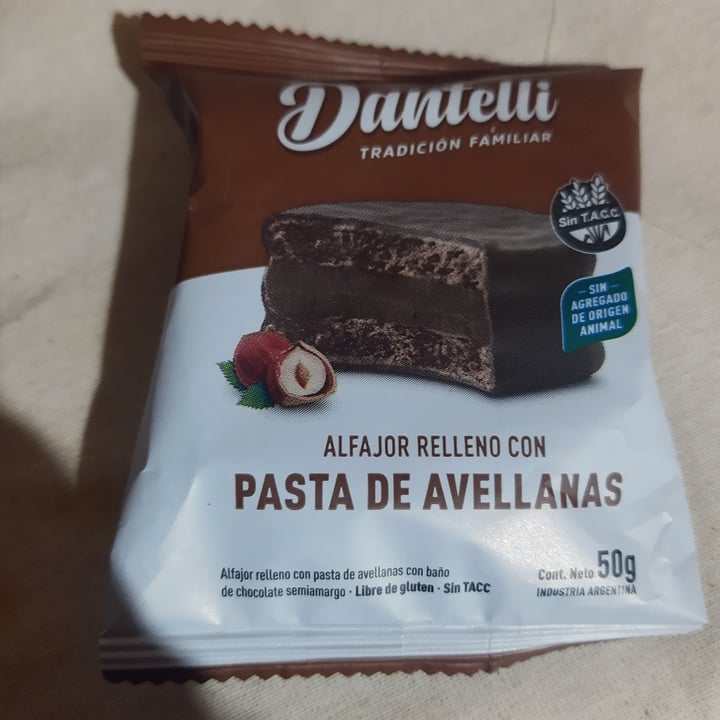 photo of dantelli Alfajor de chocolate relleno con pasta de Avellanas shared by @ktpmor on  27 Sep 2022 - review