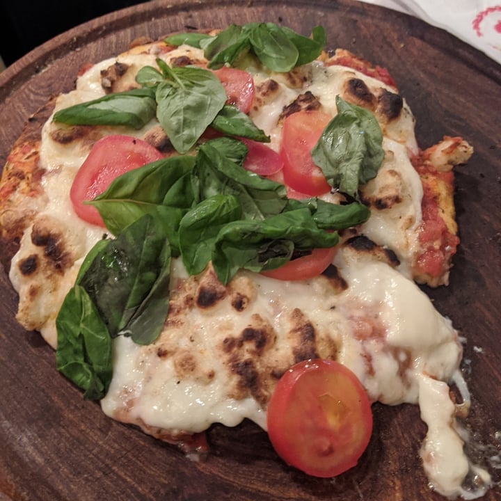 photo of Pizzería Güerrin Pizza Margarita vegana shared by @ginaguarino22 on  25 Oct 2021 - review