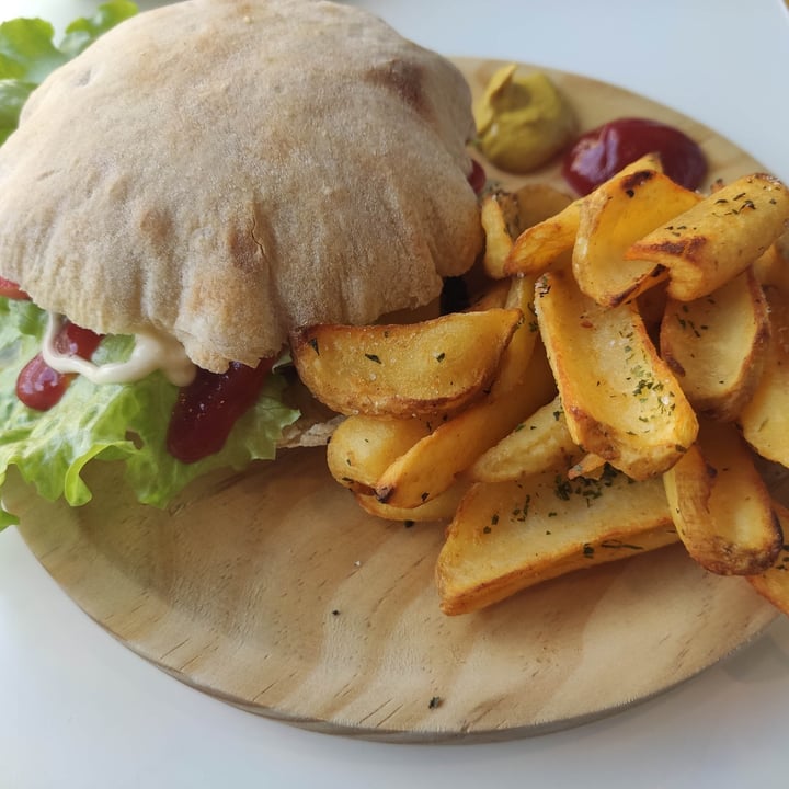 photo of Vegrano Burger Beyond Meat con patate shared by @lukinski8 on  16 Apr 2022 - review
