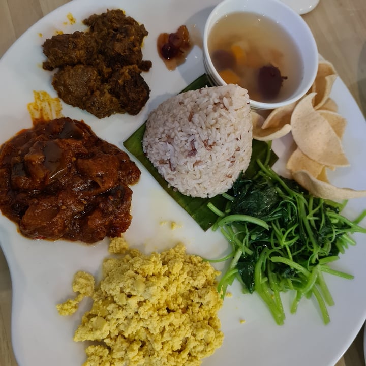 review photo of Loving Hut Banana Leaf Nasi Campur shared by @mich2lh on 16 Dec 2020 - review