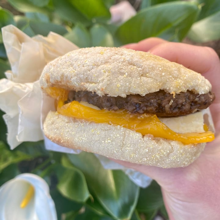 photo of Cupcake and Espresso Bar Vegan breakfast sandwich shared by @kimvillaneda on  02 Mar 2021 - review