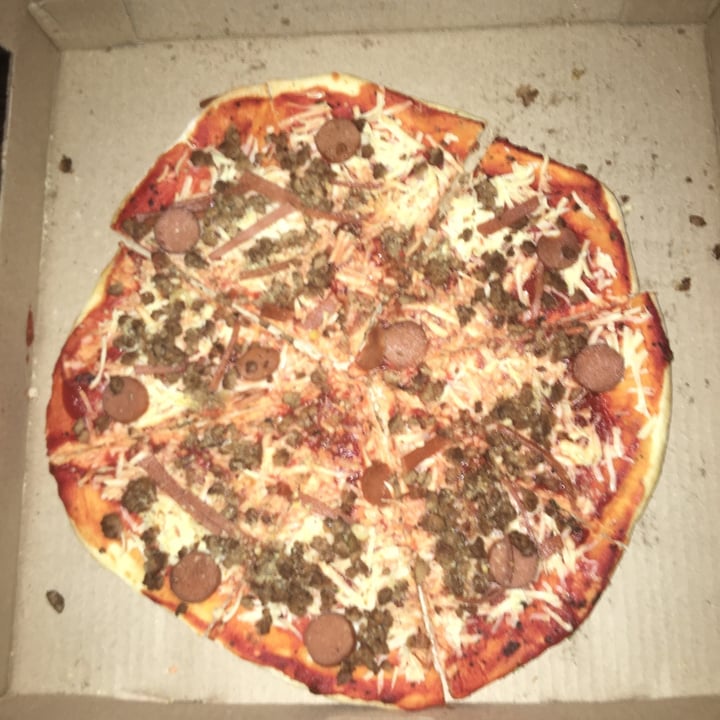 photo of Herbívoro No-Meat Lover’s Pizza shared by @marianavalevrg on  04 Oct 2021 - review