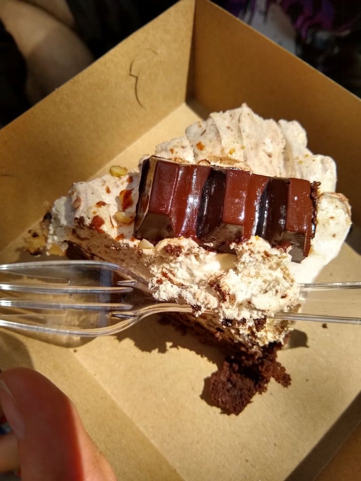 photo of Kiki Pasteleria Vegana Torta de chocolate, crema y nuez shared by @daipraesepe on  08 Dec 2019 - review