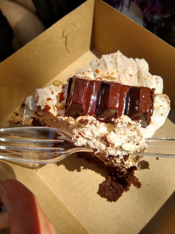 review photo of Kiki Pasteleria Vegana Torta de chocolate, crema y nuez shared by @daipraesepe on 08 Dec 2019 - review