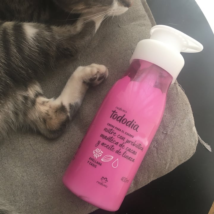 photo of Natura Crema corporal tododia- avellana y casis shared by @danamorabito on  28 Nov 2020 - review