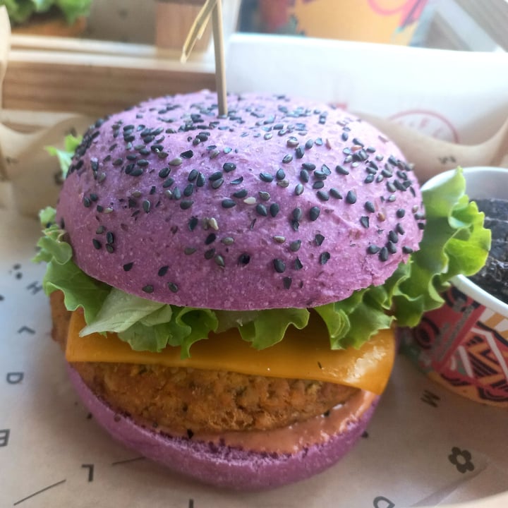 photo of Flower Burger Cherry Bomb shared by @gaiapio on  11 Aug 2022 - review