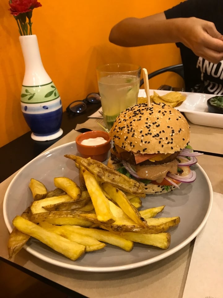 photo of Kong - Food Made With Compassion King Burger shared by @joaoalmeida on  21 Jan 2020 - review