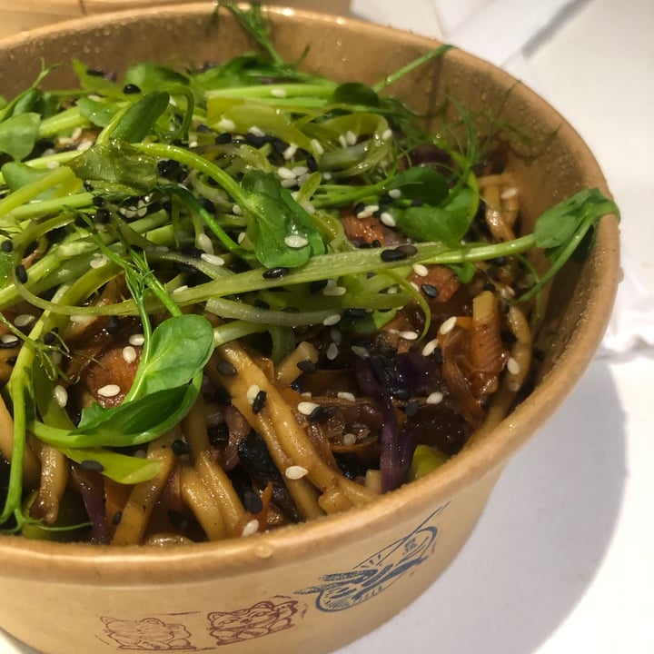 photo of Noodle Box Mushroom udon Noodles shared by @veganguidejhb on  02 Apr 2022 - review