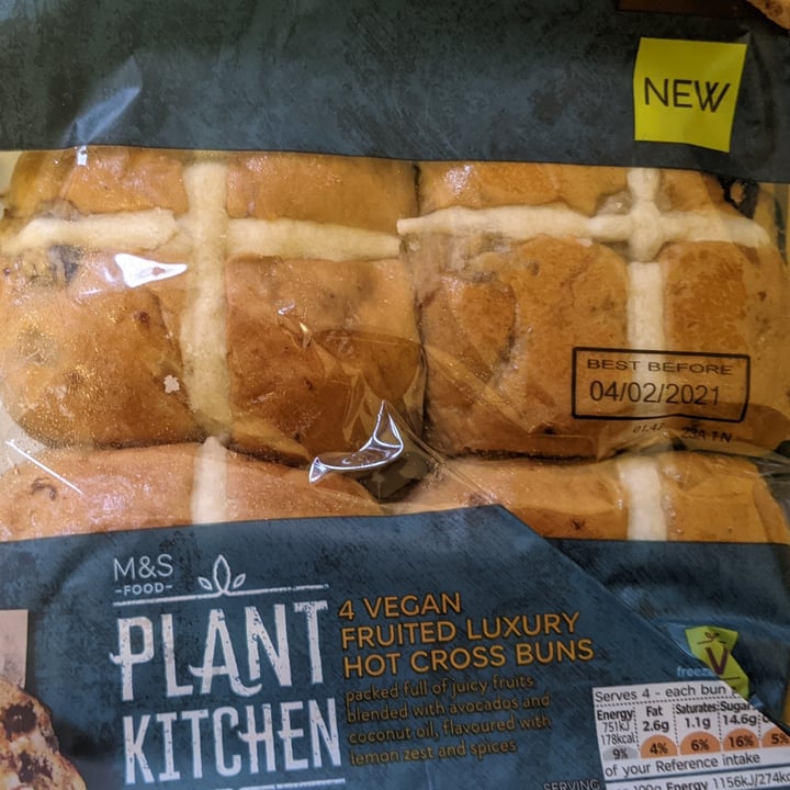 photo of Plant Kitchen (M&S) Vegan Fruited Luxury Hot Cross Buns shared by @thebadassvegan on  04 Feb 2021 - review