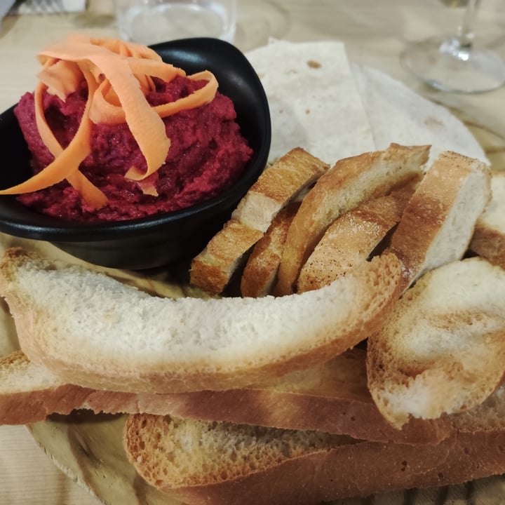 photo of Birosta Hummus con tostas shared by @esther7 on  20 Apr 2022 - review