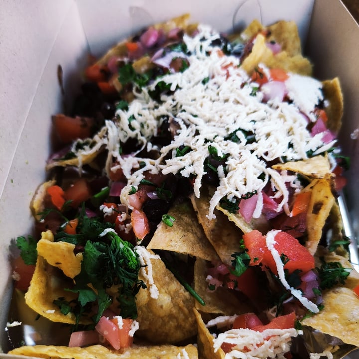 photo of La Cocinita Verde - Comida Vegana Nachos shared by @carobuitrago on  19 Oct 2020 - review