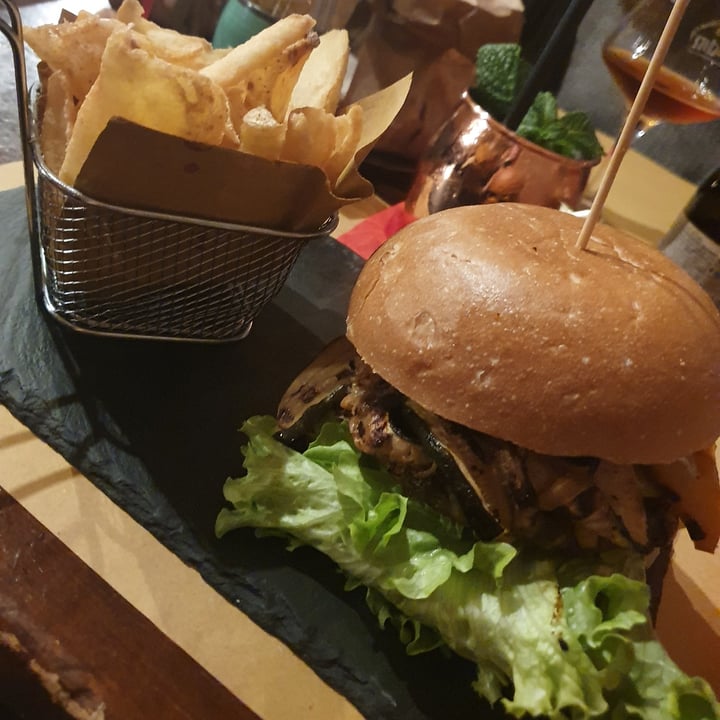 photo of La Pinta Risto-Pub Hamburger vegano shared by @martiguido99 on  12 Mar 2022 - review
