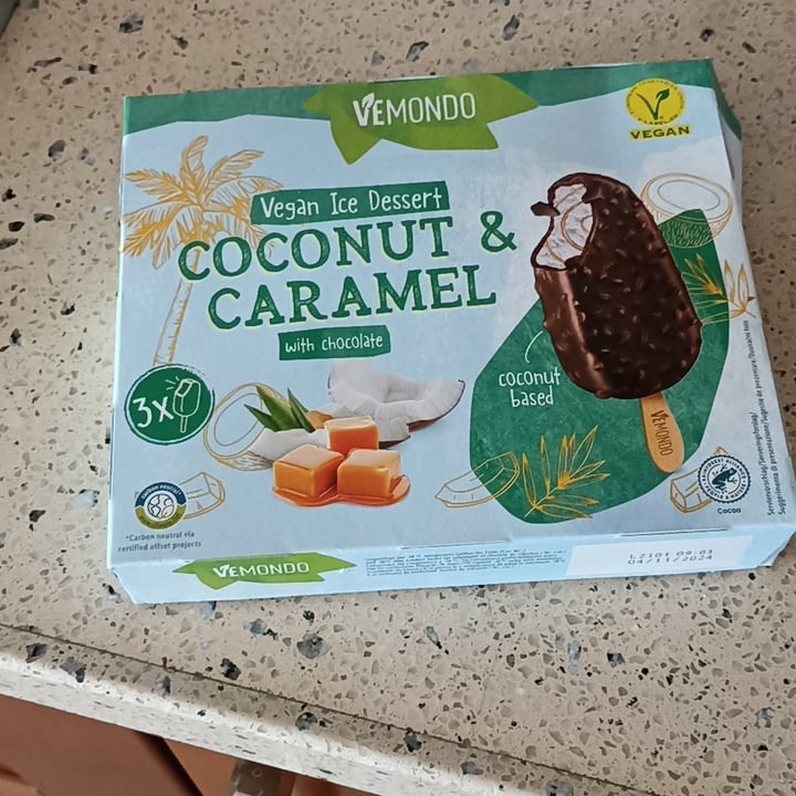 review photo of Vemondo vegan ice dessert coconut & caramel with chocolate shared by @andreasic on 09 Oct 2022 - review