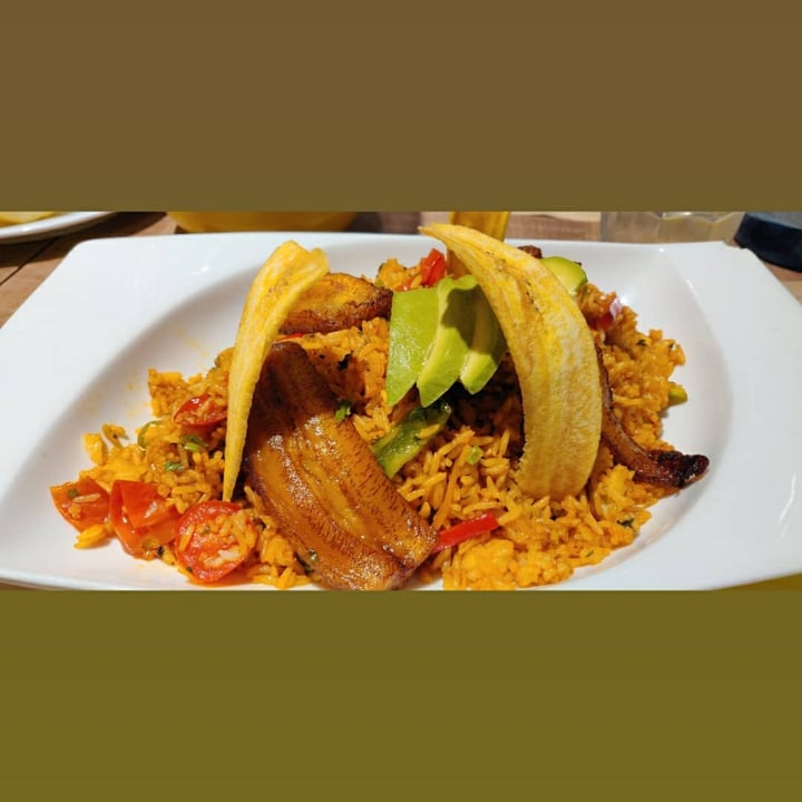 review photo of El Ñaño Balmes Fried rice with vegetables and avocado shared by @neosmith on 11 Sep 2020 - review