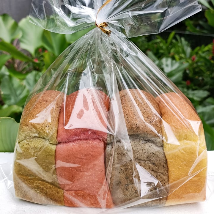 photo of Almond Bakery (Vegetarian) Multi Coloured Bread Loaf shared by @yamspotatoes on  21 Aug 2020 - review