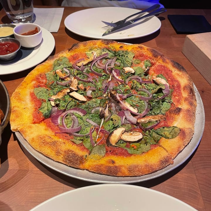 photo of Blue Label Pizza & Wine Veganized: Umami Bomb Pizza shared by @laureguilbaud on  17 Jan 2021 - review