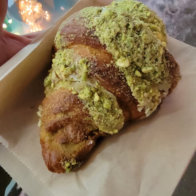Foto do prato “Pistachio Croissant”