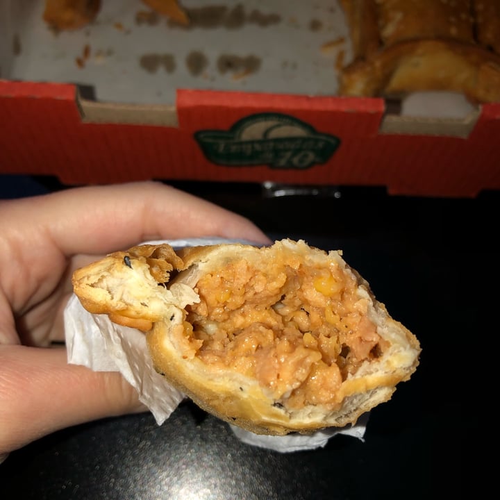 photo of Empanadas de 10 Empanada de hamburguesa(v) shared by @silvanabaritski on  04 Sep 2022 - review