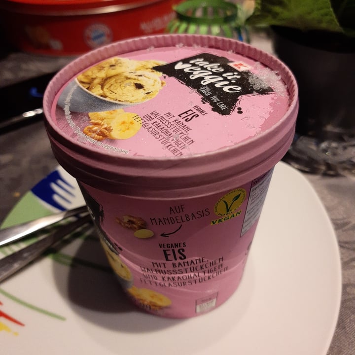 photo of Kaufland Take it Veggie Banana Nuts Ice Cream shared by @domcsiwill on  30 Jan 2021 - review
