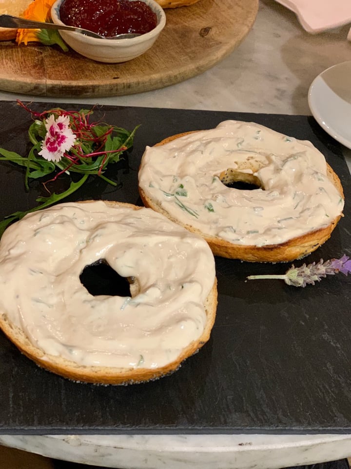 photo of Bagel Bagel with Vegan Cream Cheese and Herbs shared by @reneemasson on  06 Feb 2019 - review