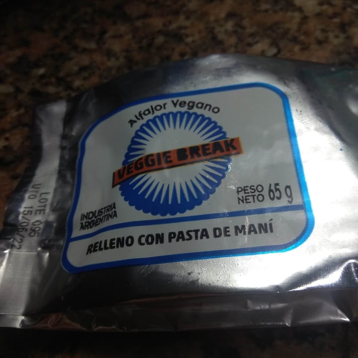 review photo of Veggie Break Alfajor Vegano Relleno de Pasta de Mani shared by @micaelaeluneynassi on 08 May 2022 - review