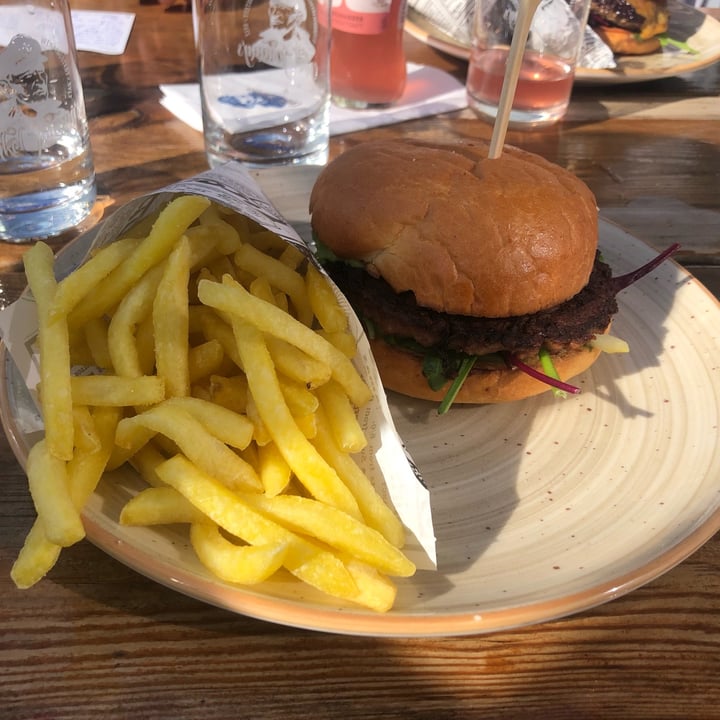 photo of Onkel Johnny’s Strandwirtschaft Beyond Burger shared by @trixi on  17 Jul 2022 - review