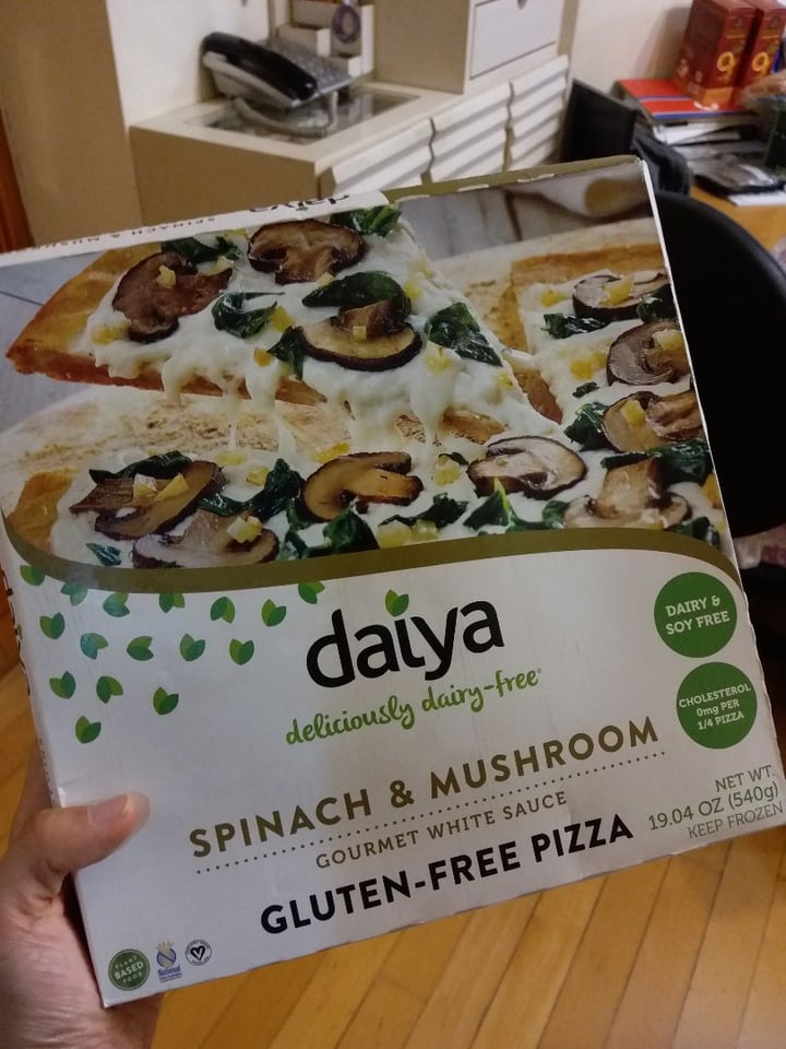 photo of Daiya Spinach & Mushroom Pizza shared by @moosewong on  10 Jul 2019 - review