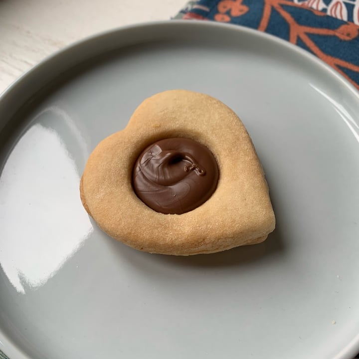 photo of Essenza Love Natural Food biscotto di pasta frolla con crema al cioccolato shared by @teresabarani on  21 Oct 2022 - review