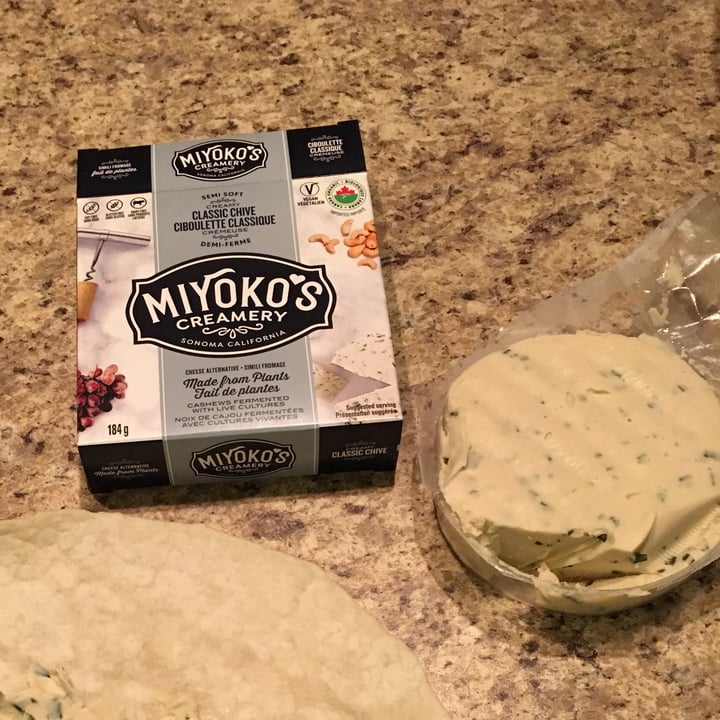 review photo of Miyoko's Creamery Double Cream Classic Chive Cashew Milk Cheese shared by @vicucha15 on 31 Jul 2021 - review