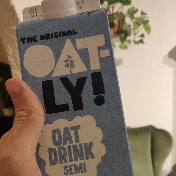 photo of Oatly Oat Milk Semi shared by @georgeofearth on  02 Dec 2020 - review