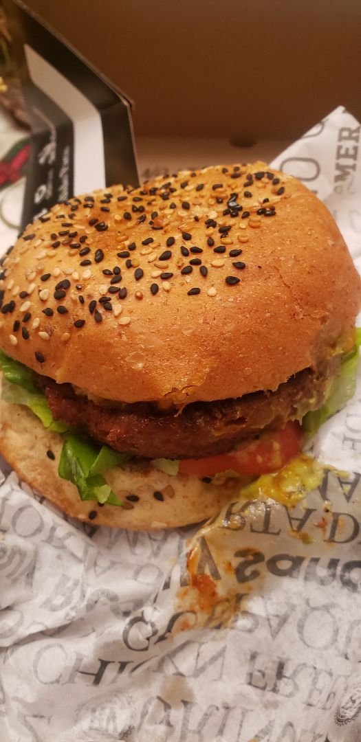 review photo of Revolucion Verde Beyond Burger shared by @katiardz on 07 Dec 2019 - review