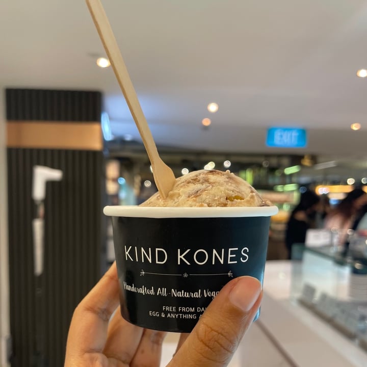 photo of Kind Kones Paragon Almond Brittle Fudge shared by @swetasahu on  05 May 2021 - review
