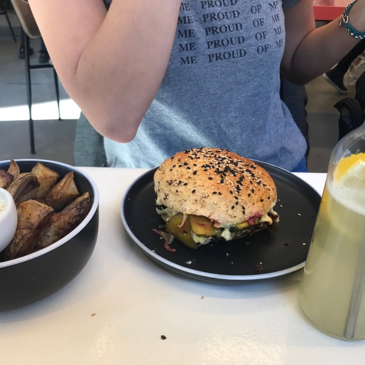 photo of Nato Comé Real Hamburguesa shared by @lusomoza on  29 Aug 2021 - review