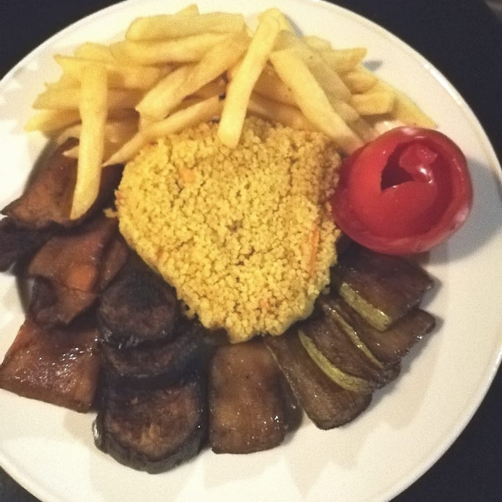 photo of Oasis marsa alam Couscous mit Grillgemüse und Pommes shared by @mareikeks on  02 Nov 2021 - review