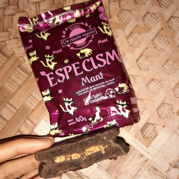 review photo of Un Rincón Vegano Alfajor de maní y chocolate shared by @veganitha on 03 Aug 2022 - review