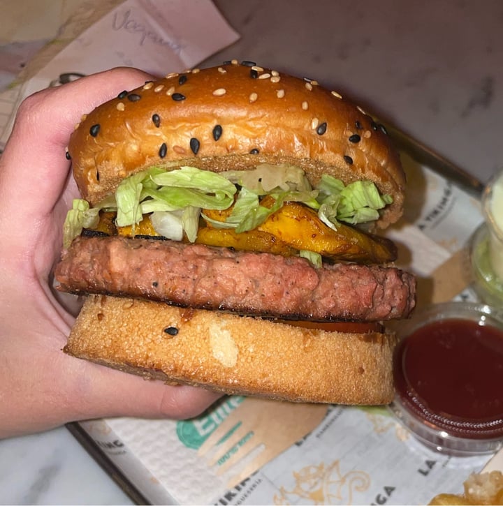 photo of La Vikinga - Burger Joint Burger Vegan shared by @andreapajuelom on  03 Oct 2022 - review