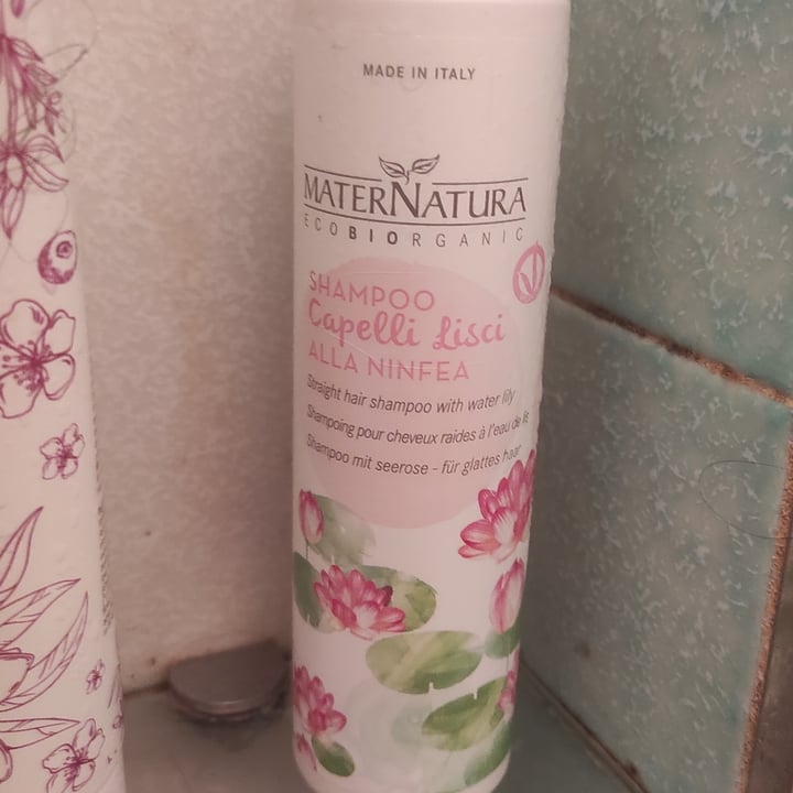 photo of MaterNatura Shampoo Capelli Lisci Alla Magnolia shared by @giuls95 on  11 Dec 2021 - review